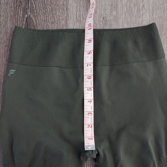 Fabletics Capri Leggings Womens Size Small Green Yoga Gym Activewear Active - Picture 5 of 6